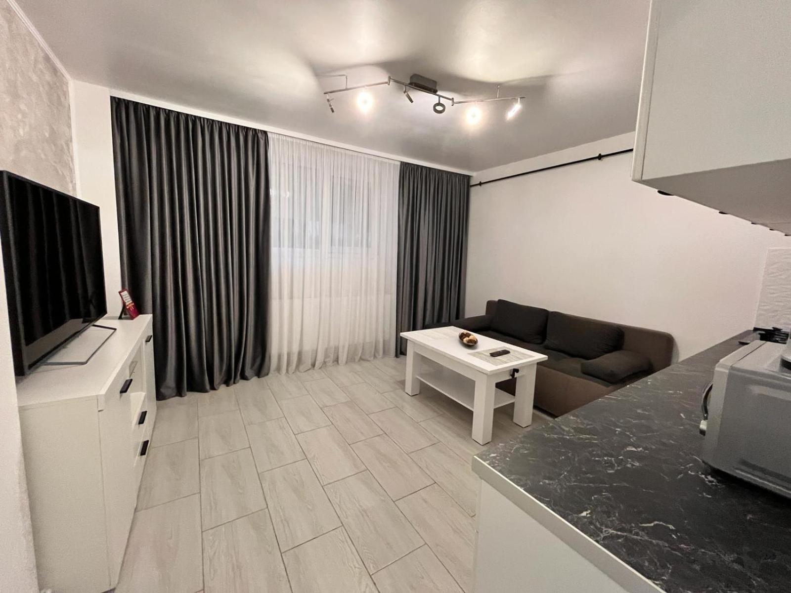 White & Silver Luxury Apartament Craiova Eksteriør bilde