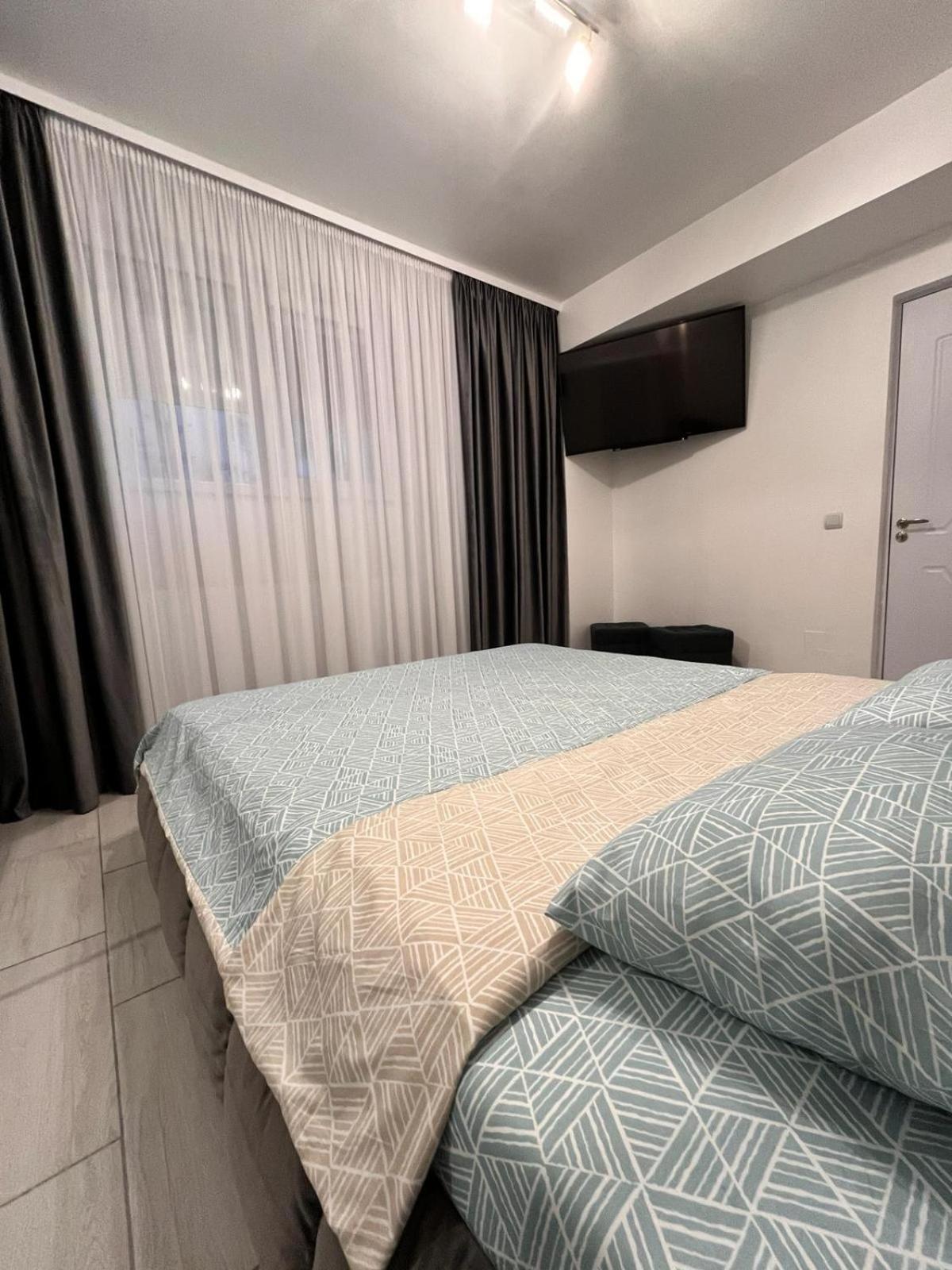 White & Silver Luxury Apartament Craiova Eksteriør bilde